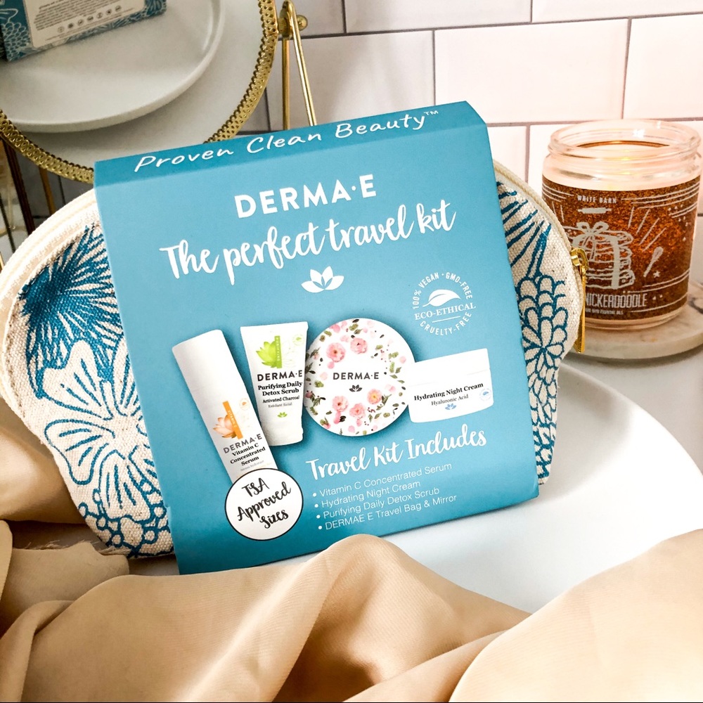 DERMA•E The perfect travel kit